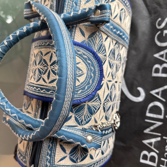 Banda Arman Barrel Bag - Picture 2 of 8